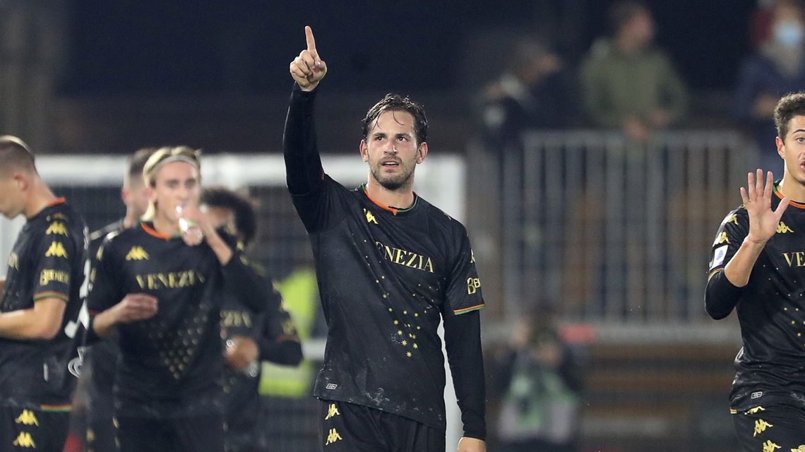 Promoted Venezia beats Fiorentina 1-0 for first home win