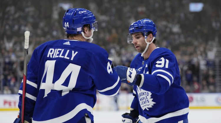 Rielly scores 2 goals, red-hot Maple Leafs top Rangers 2-1