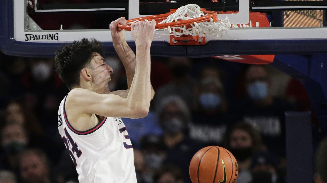 Chet Holmgren is the center of attention for No. 1 Gonzaga