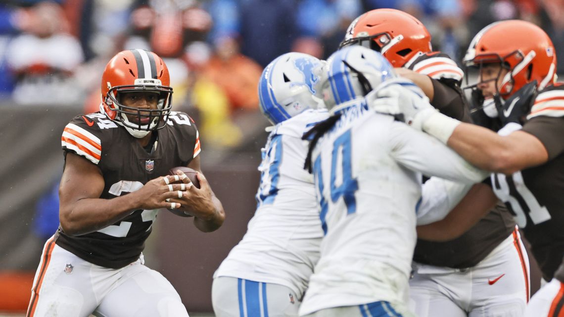 Chubb runs for 130, Browns hold off winless Lions 13-10
