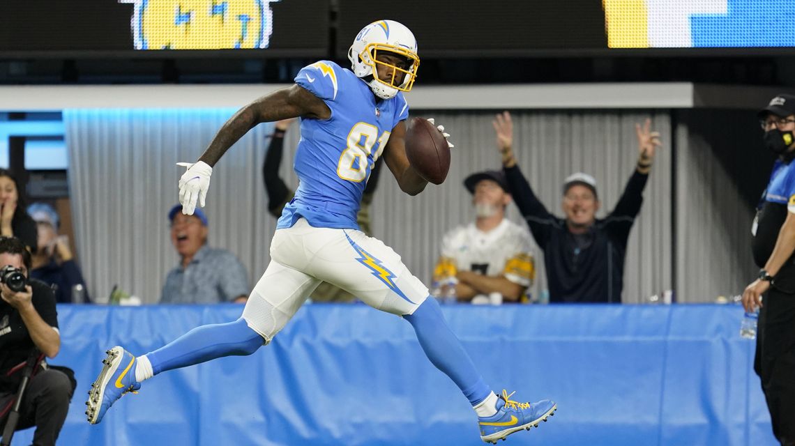 Herbert throws for 382 yards, Chargers hold off Steelers