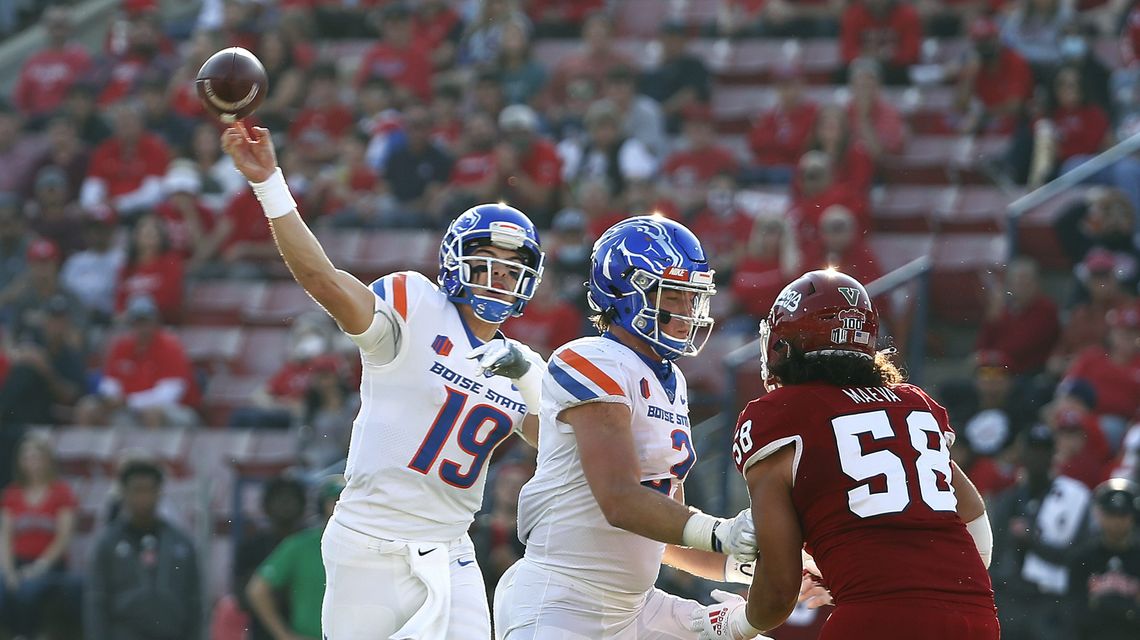 Boise State dominates in 40-14 win at No. 25 Fresno State