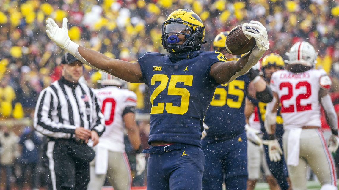 Michigan moves into top 4 of CFP rankings; coachless Irish 6