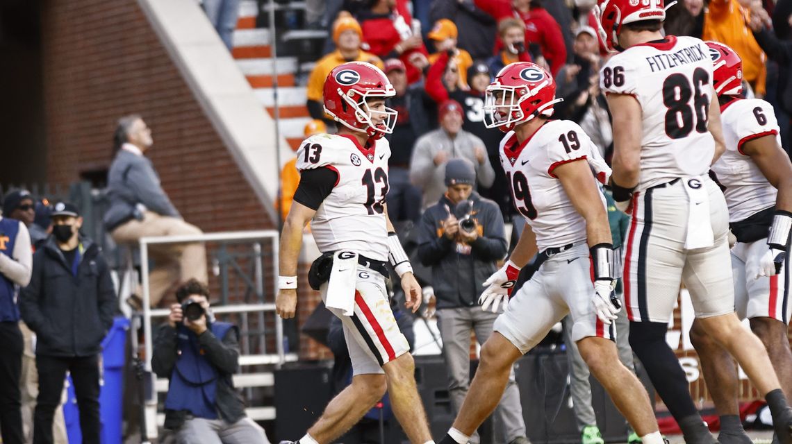 Bennett, No. 1 Georgia remain perfect, rout Tennessee 41-17