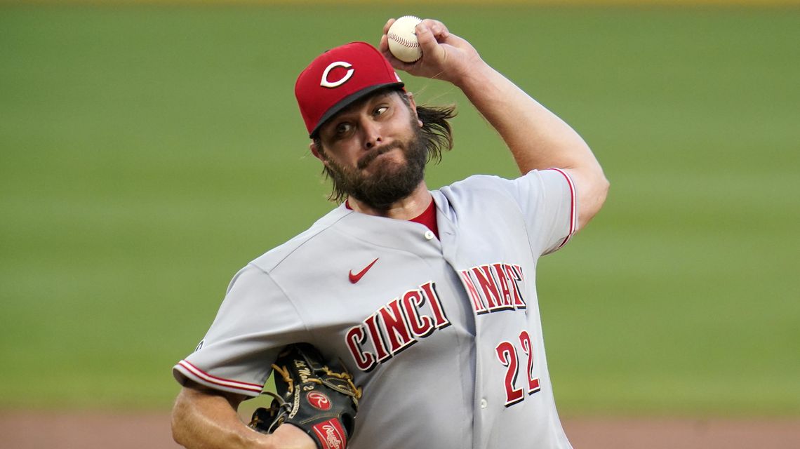 Chicago Cubs pick up LHP Wade Miley’s $10 million option