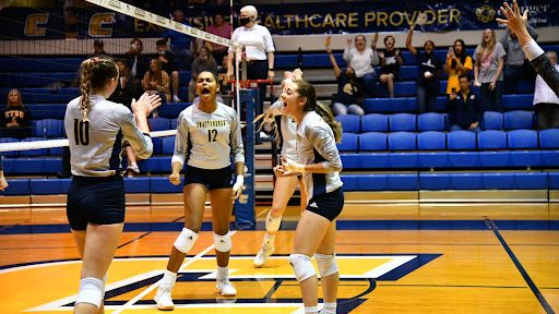Chattanooga Mocs volleyball stays hot on senior night