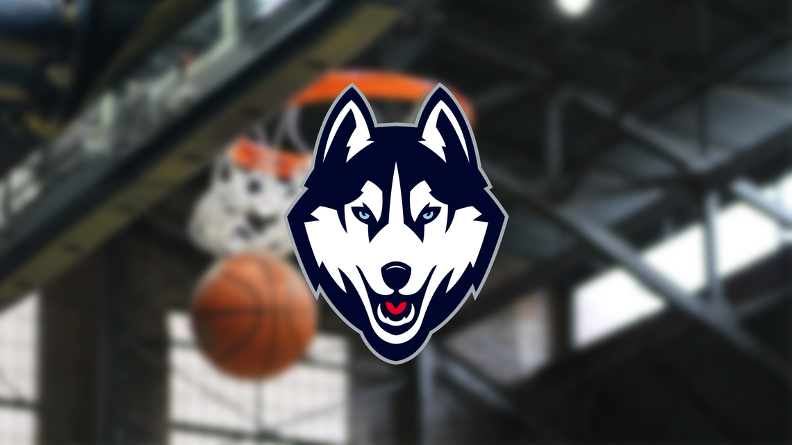 Williams helps No. 2 UConn rout Minnesota 88-58
