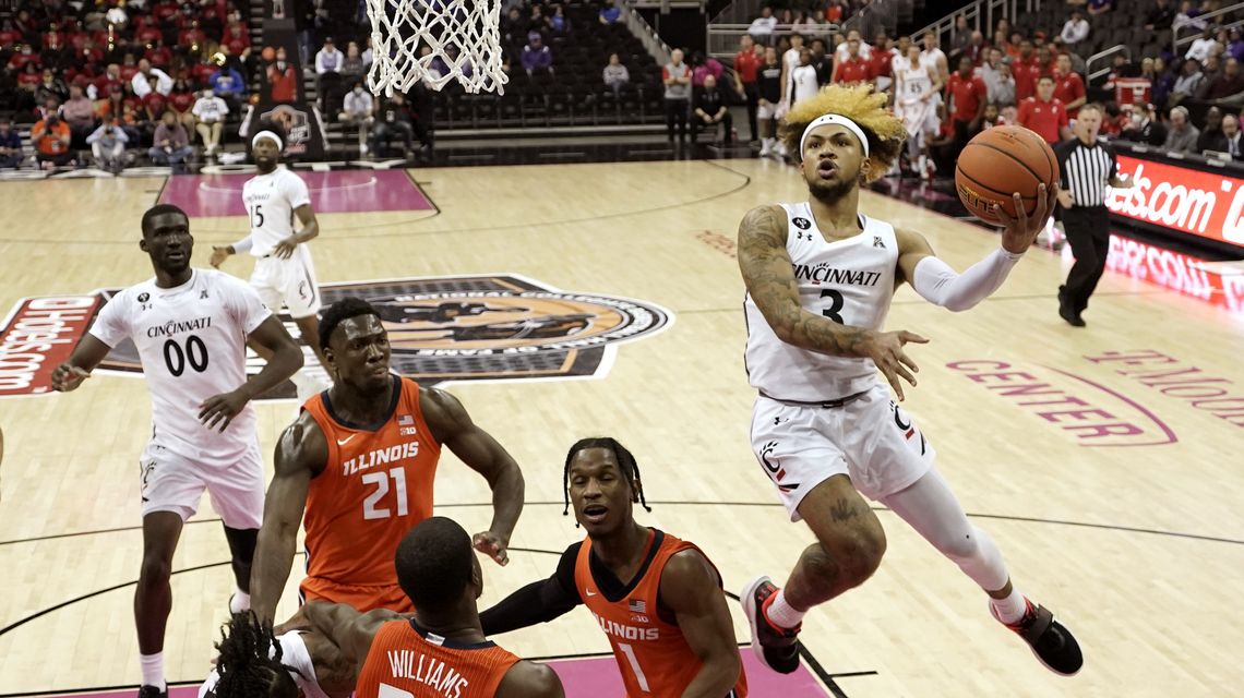 Cincy escapes early 15-point hole, routs No. 14 Illini 71-51