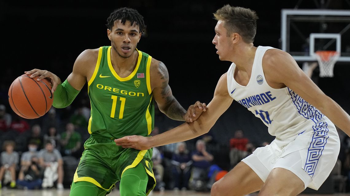 Oregon opens Maui Invitational with 73-49 rout of Chaminade