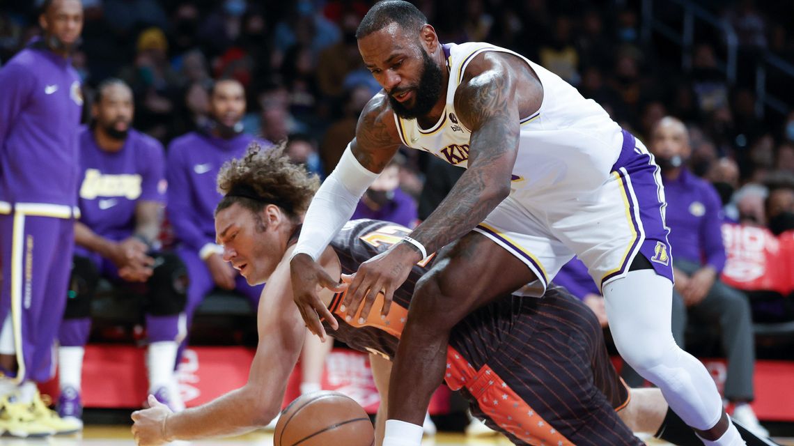 LeBron scores 30, Lakers top Magic 106-94 for 5th win in 7