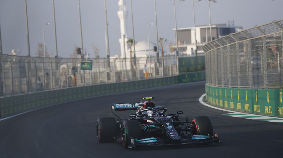 Hamilton fastest in both practices ahead of Saudi Arabian GP