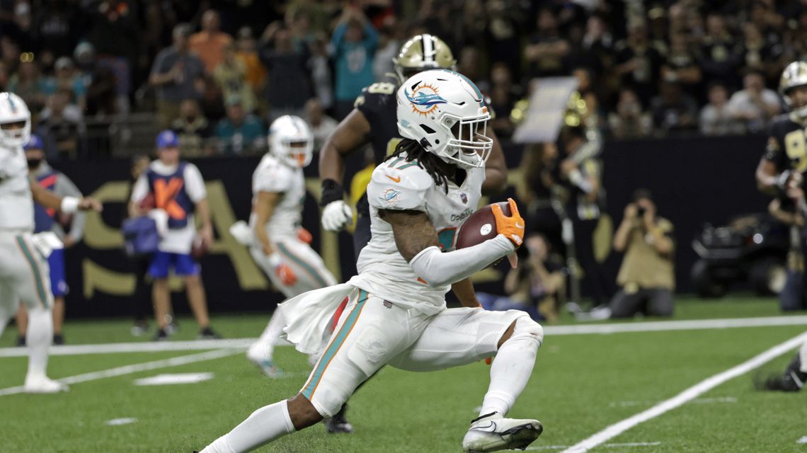 Waddle shines, Dolphins beat Saints 20-3 to win 7th straight