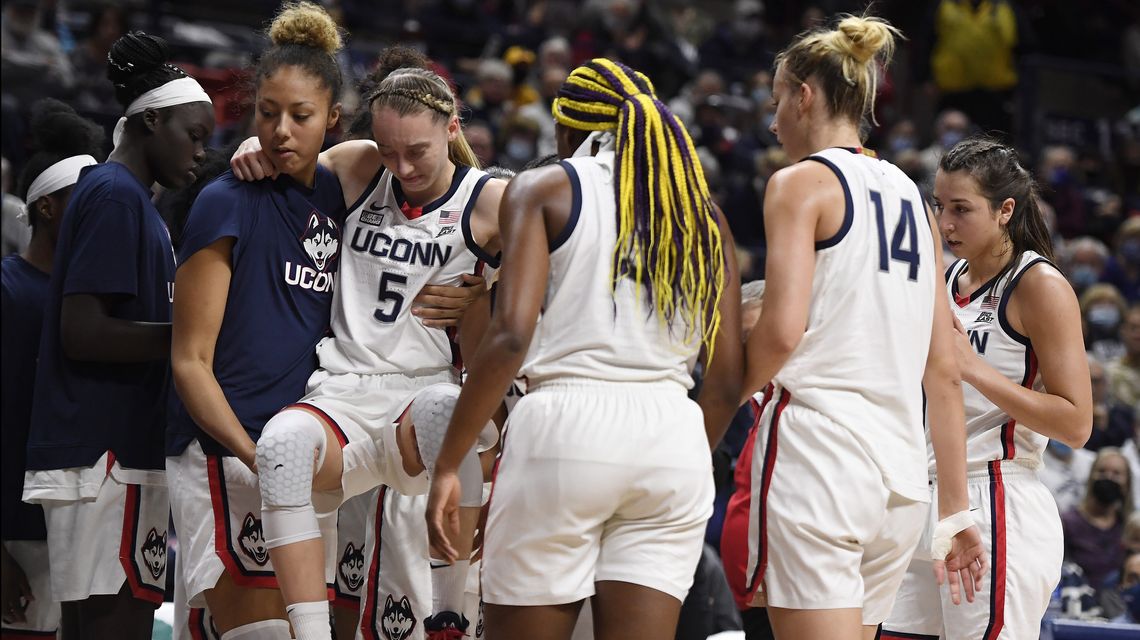 Bueckers scores 22 but injured in UConn win over Irish