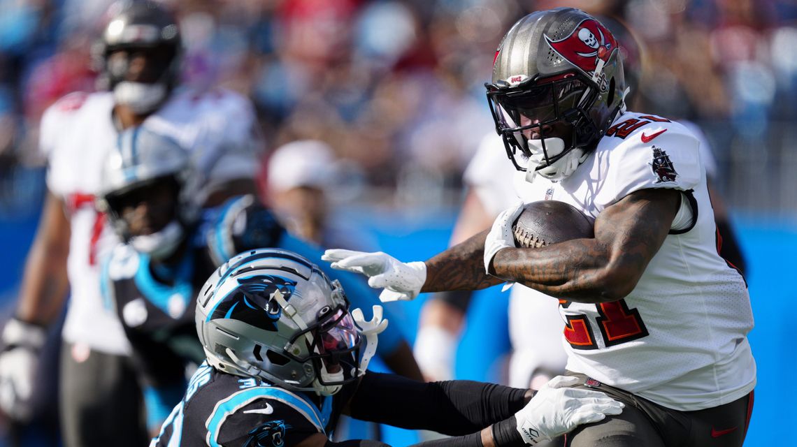 Brady, Bucs rout Panthers 32-6 to clinch NFC South title