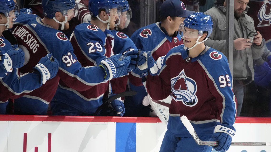 Avalanche score 7 in 3rd straight, cruise past Red Wings 7-3
