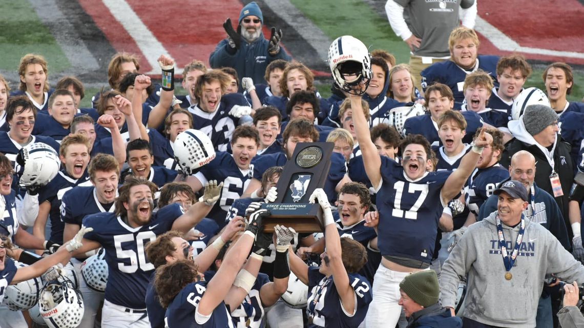 Cary-Grove uses toughness and passion to knock off East St. Louis for IHSA state title