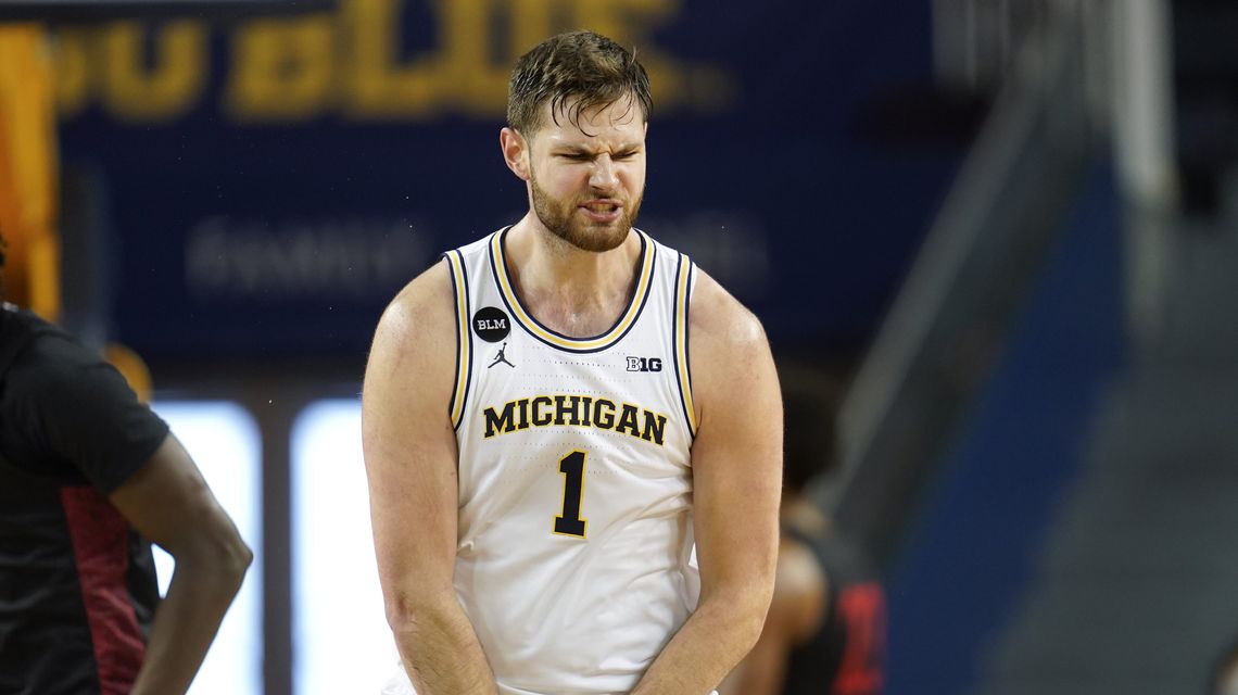 Dickinson double-double paces Michigan’s 87-50 romp