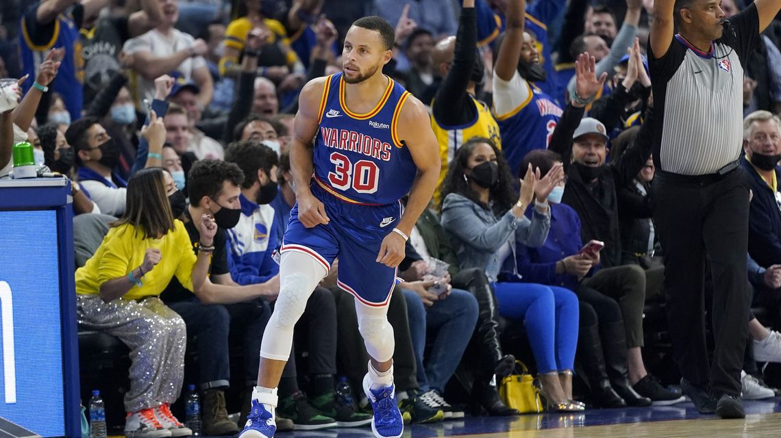 Analysis: Steph still must-see TV, anytime cameras are near