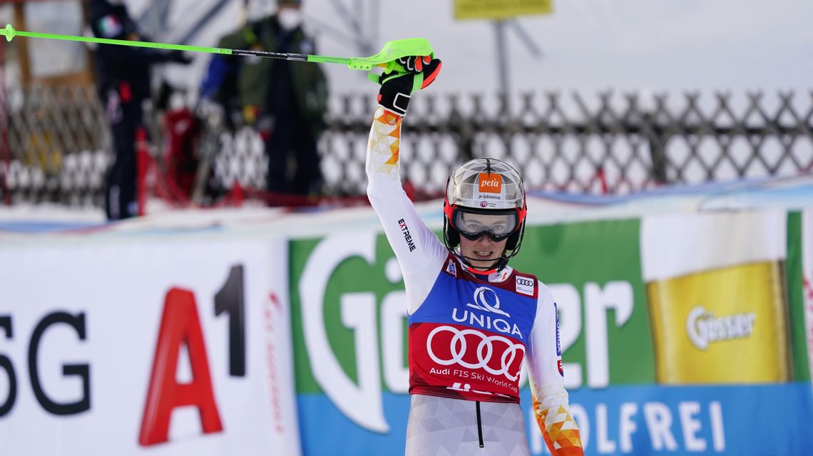 Shiffrin rival Petra Vlhova dominates World Cup slalom