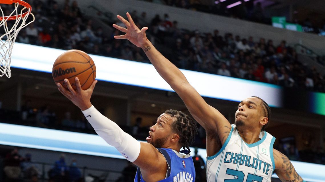 Porzingis leads Luka-less Mavs to 120-96 rout of Hornets