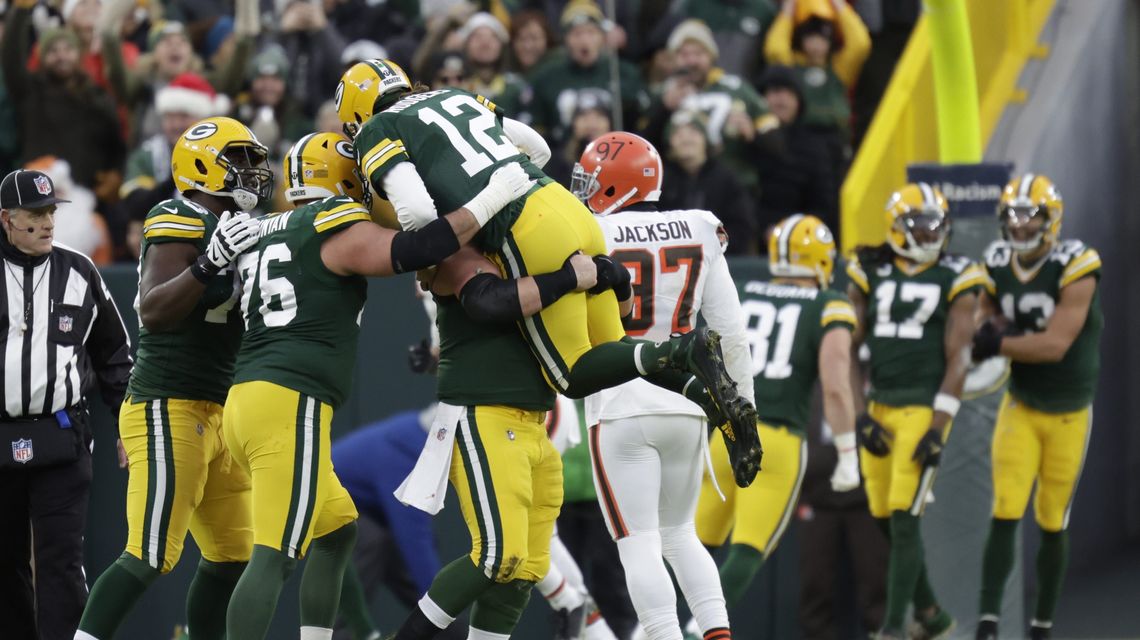 Rodgers sets team record as Packers hold off Browns 24-22