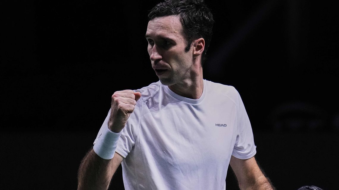 Djokovic needs win to keep Serbia alive in Davis Cup Finals
