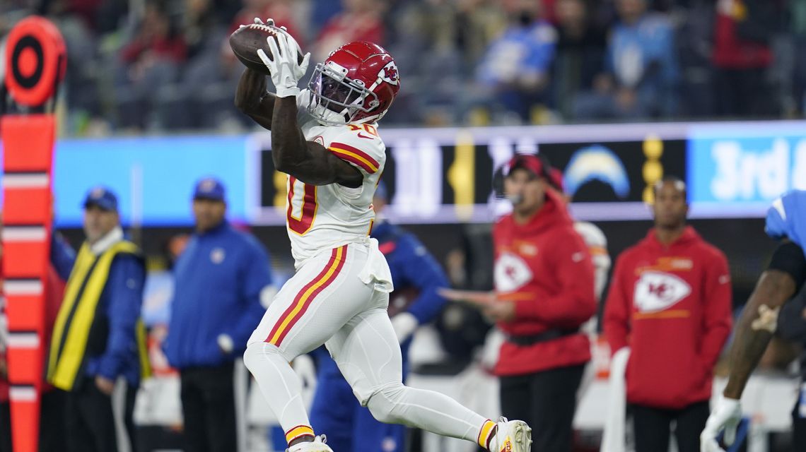 Kelce’s OT touchdown gives Chiefs 34-28 win over Chargers