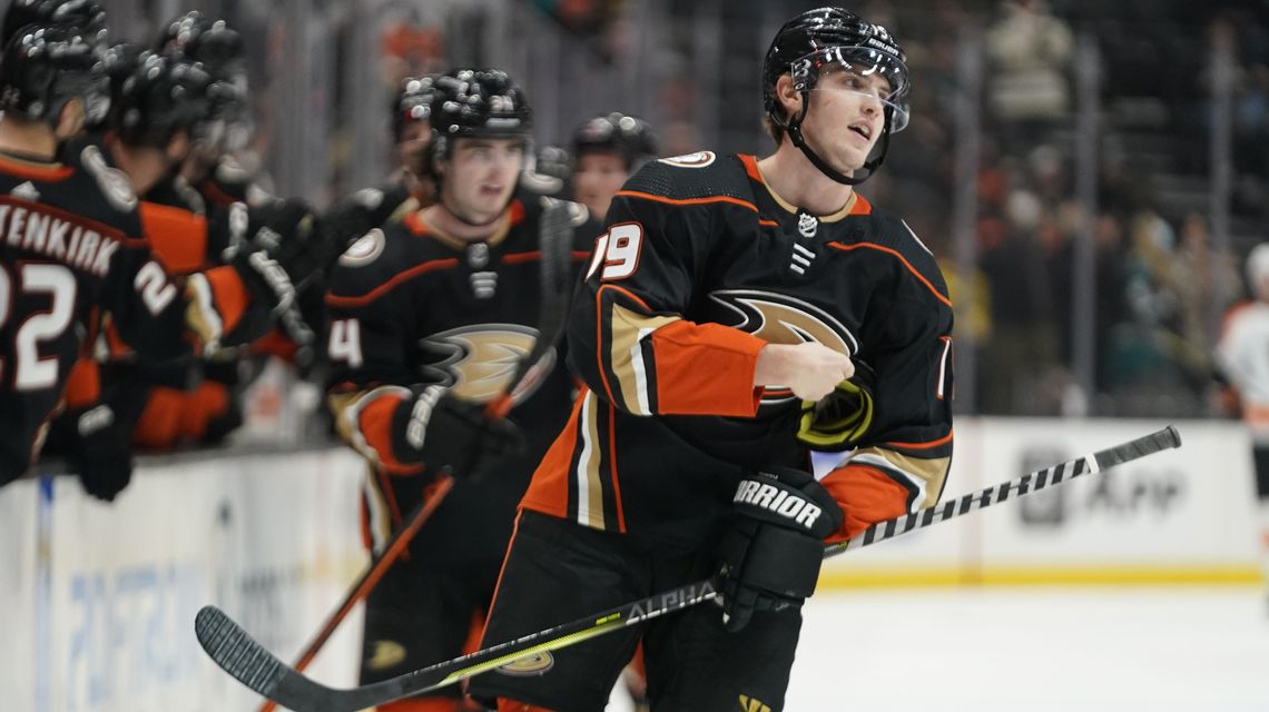 Terry gets 1st NHL hat trick as Ducks defeat Flyers 4-1