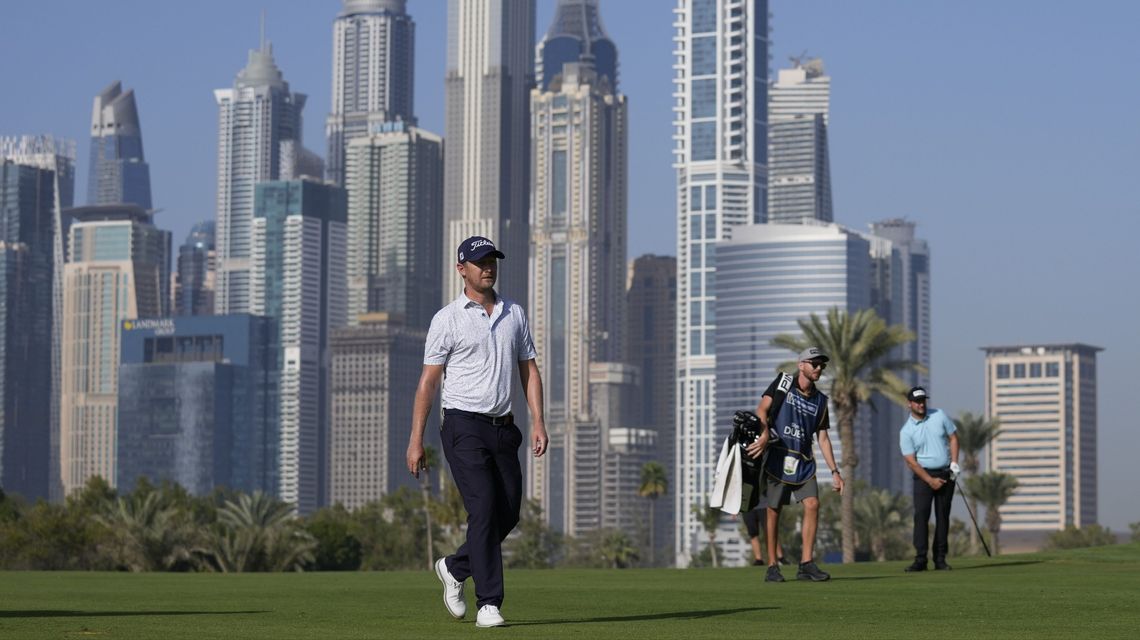 Harding birdies 18th hole twice, leads by 3 shots in Dubai