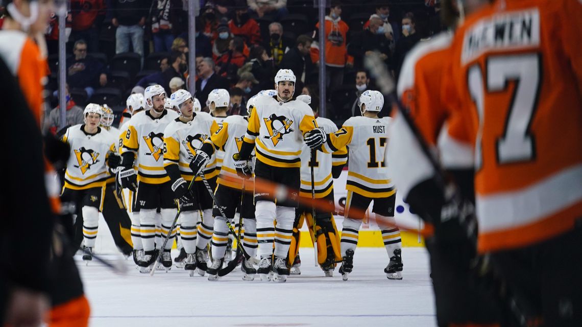 Penguins win 10th straight, rip Flyers 6-2