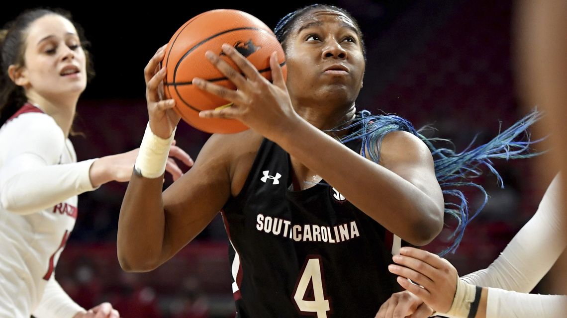 South Carolina still No. 1 in women’s Top 25; Oklahoma jumps