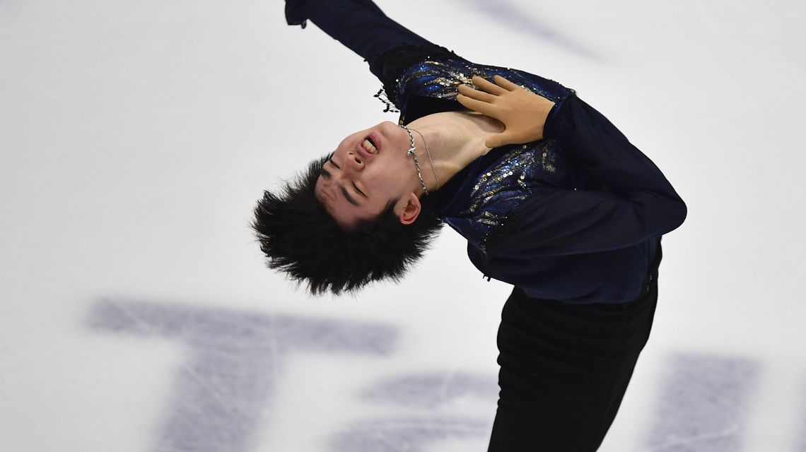 Cha overcomes fall to win Four Continents figure skating