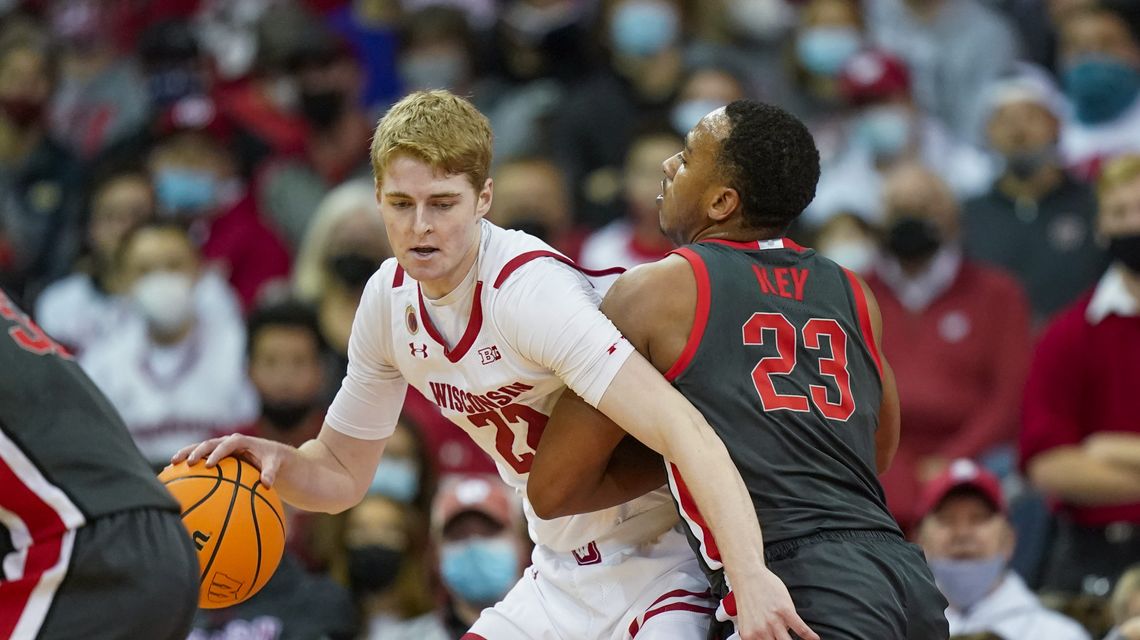 No. 13 Wisconsin beats No. 16 Ohio State for 6th win a row