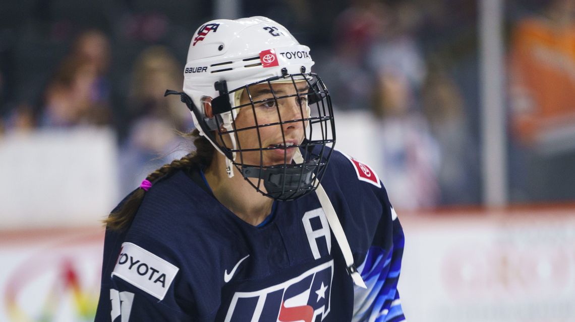 US women’s hockey once again led by a shining Knight