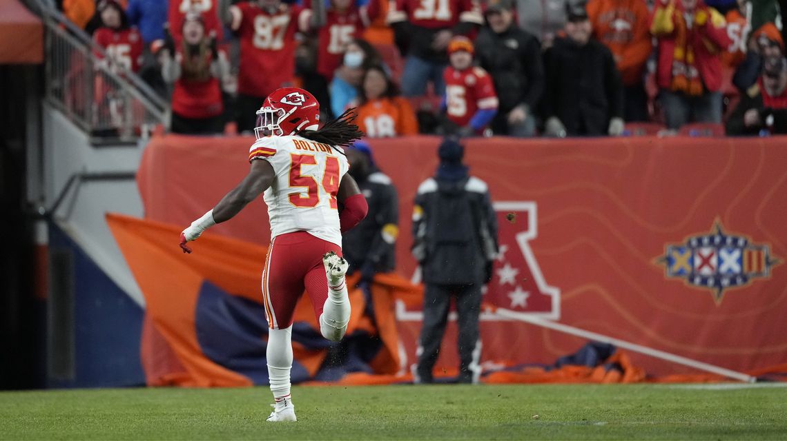 Chiefs beat Broncos 28-24 to remain in hunt for No. 1 seed