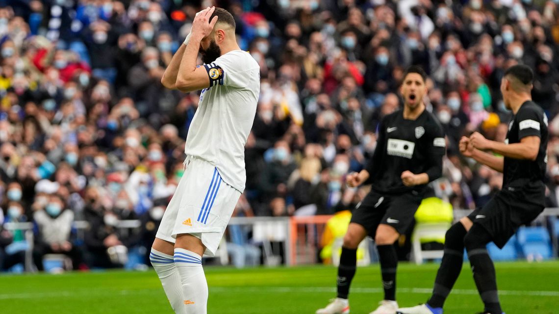 Real Madrid held by Elche at home on tough day for Benzema