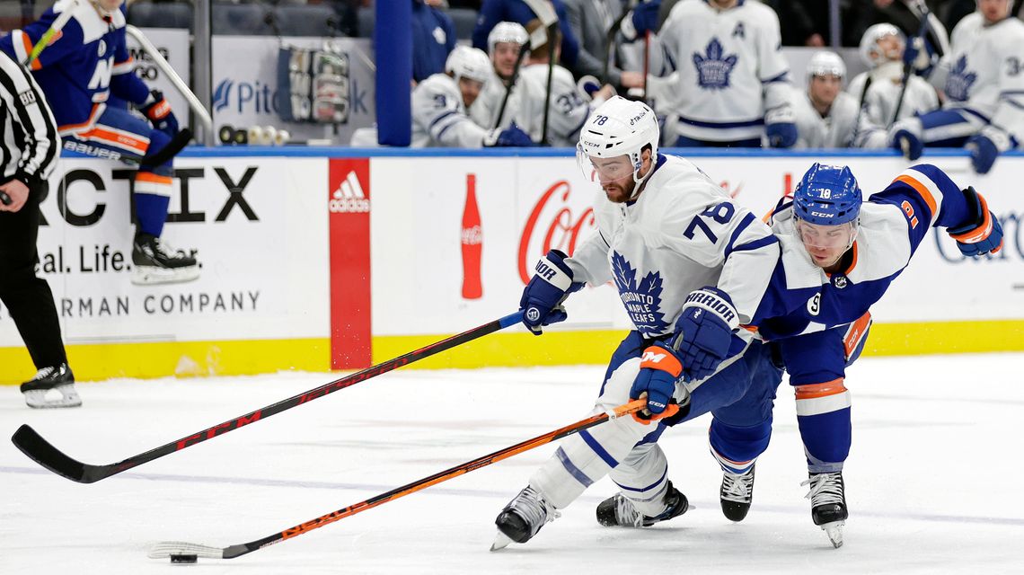 Rielly, Mrazek lead Maple Leafs to 3-1 win over Islanders