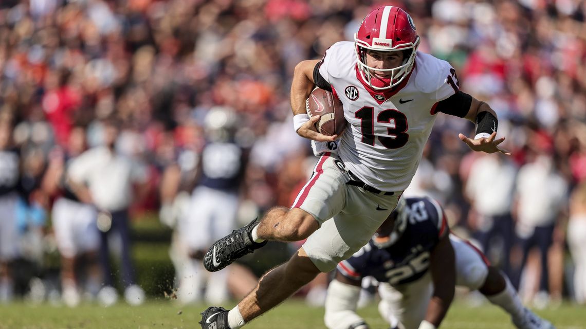 Flipping out: UGa QB Bennett goes old school with phone