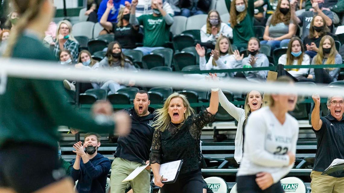 Q&A with Illinois Wesleyan volleyball HC Kim Nelson-Brown after 500th win