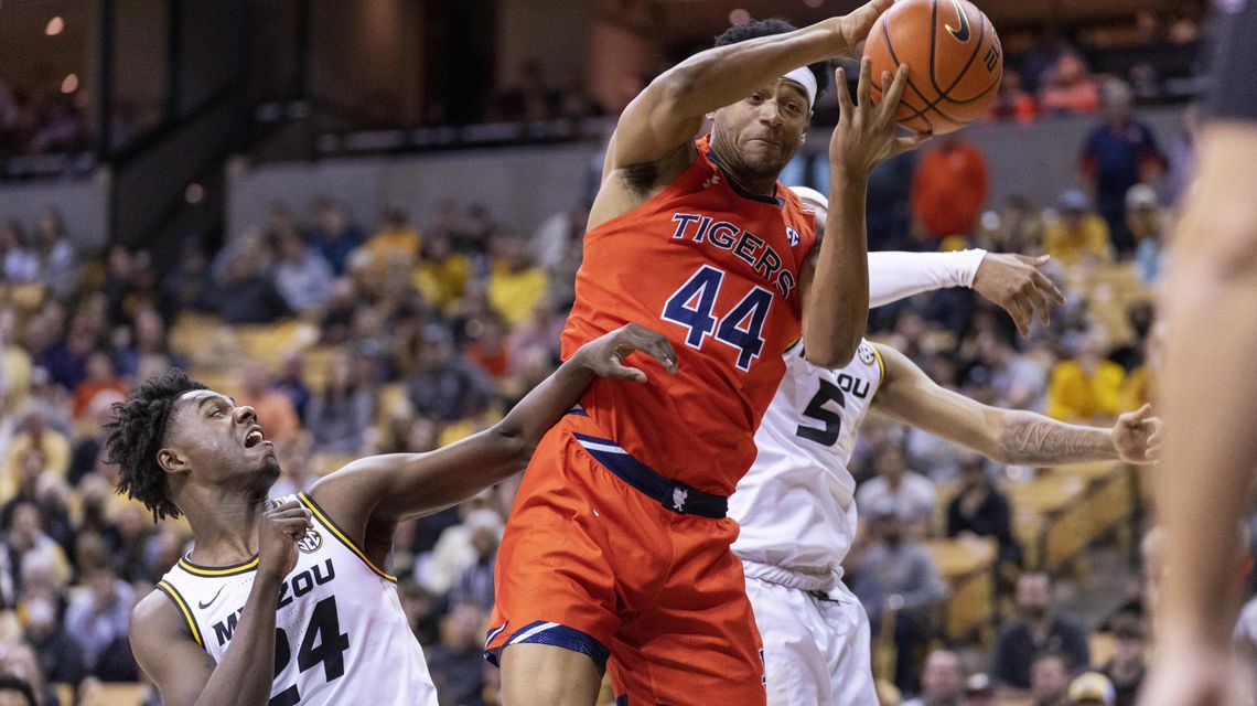 Auburn survives scare from Missouri in first game at No. 1