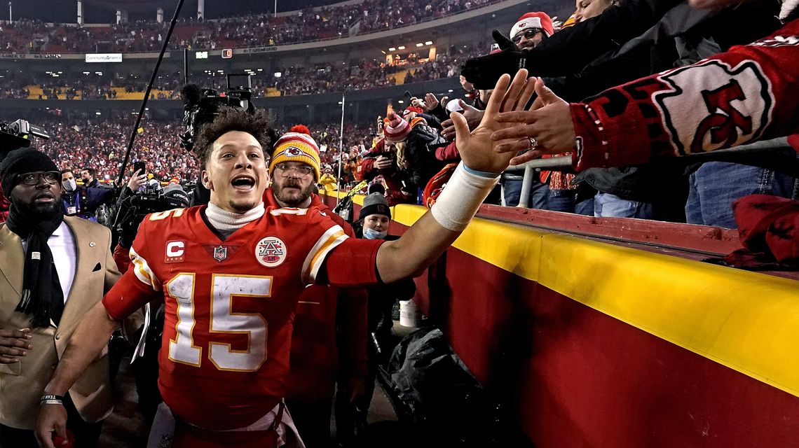 Poised and confident, Mahomes has KC back in AFC title game