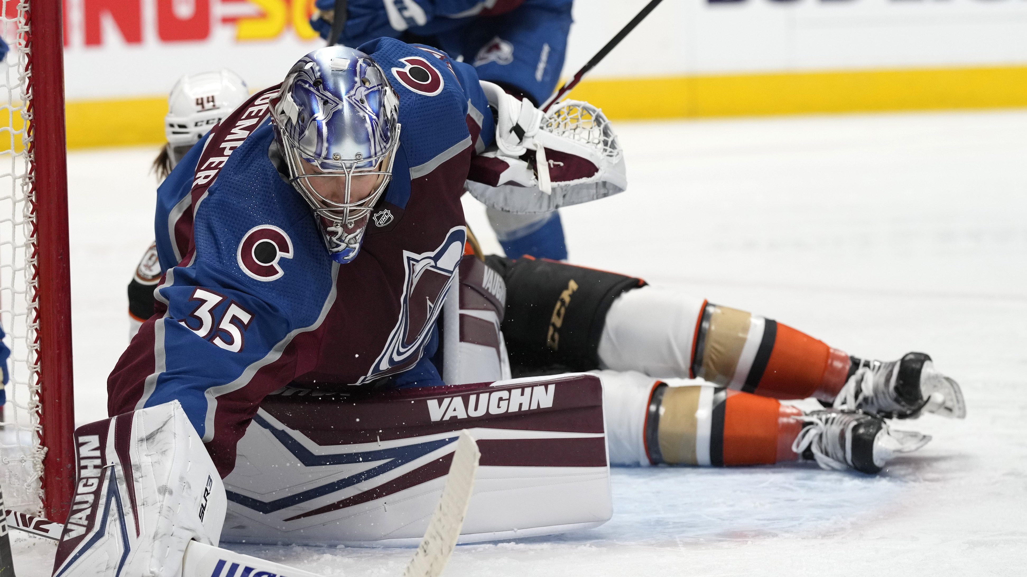 Darcy Kuemper Leaves Game For Colorado Avalanche - BVM Sports