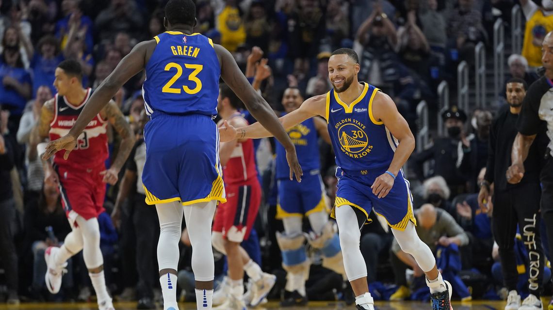 Curry dazzles for 47 points on 34th birthday, Warriors win