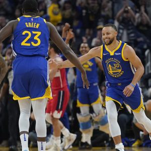 Curry dazzles for 47 points on 34th birthday, Warriors win
