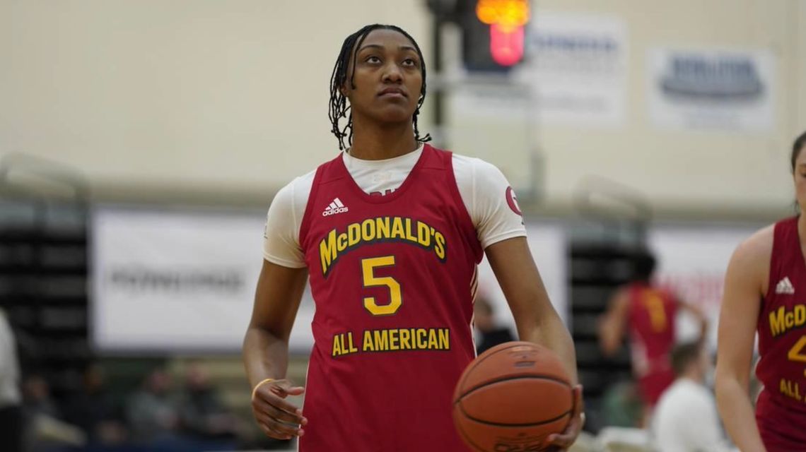 South Carolina’s Gatorade POY becomes third female in history to win slam dunk contest