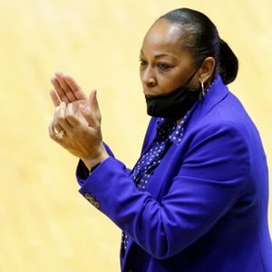New Syracuse women’s basketball coach returns to her alma mater
