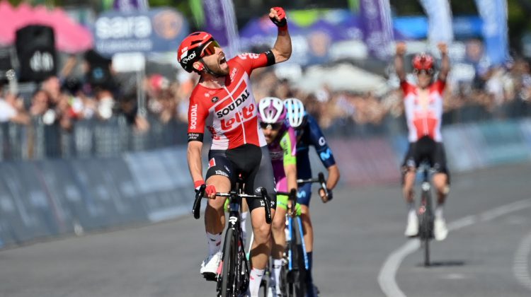 De Gendt wins Giro 8th stage, López keeps overall lead