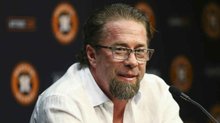 Jeff Bagwell and his wife Erika laugh at comments made by Astros