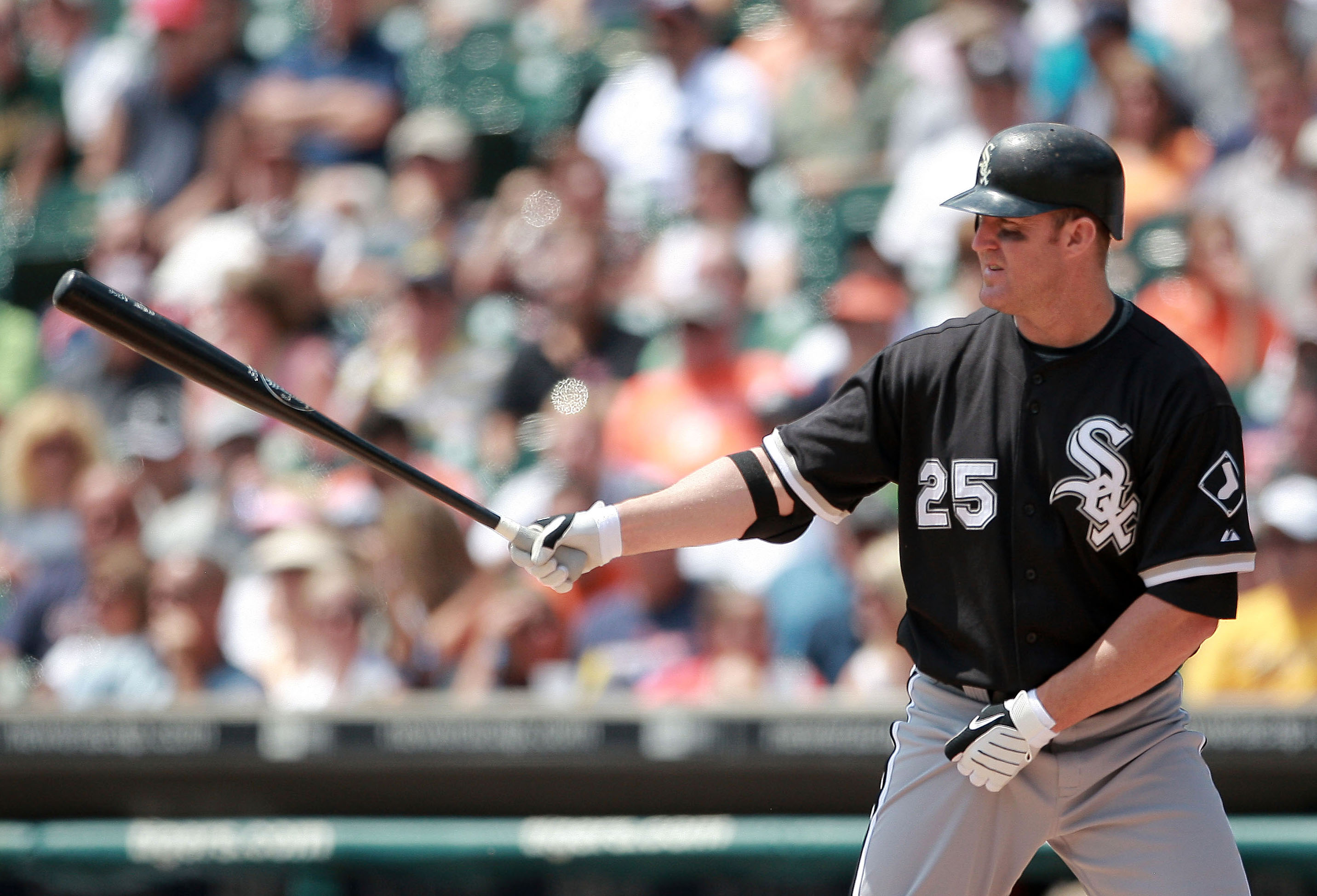 Chicago White Sox designated hitter Jim Thome rounds the bases for