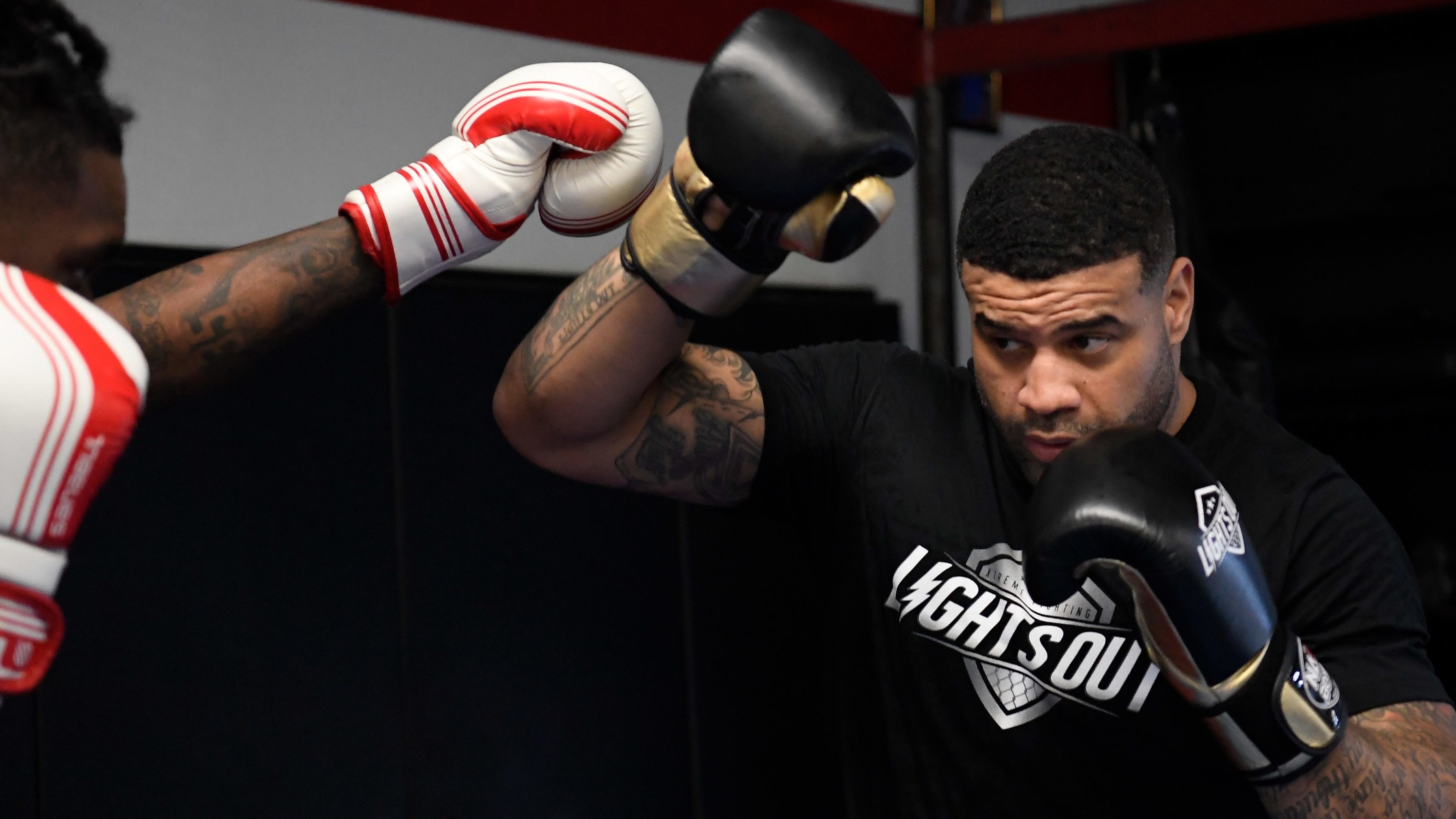 Shawne Merriman Chargers star puts talents into MMA company